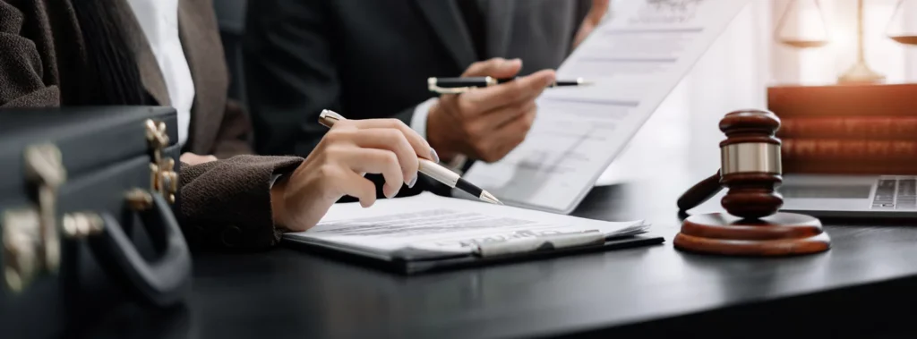 Navigating UAE Free Zone Laws: How a Commercial Lawyer Ensures Compliance and Business Success